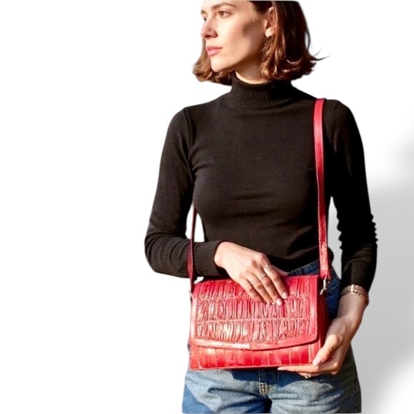 Red Eel Skin, Pleated/Gathered Front Flap Shoulder bag, made in Korea 1980s - Picture 3 of 14